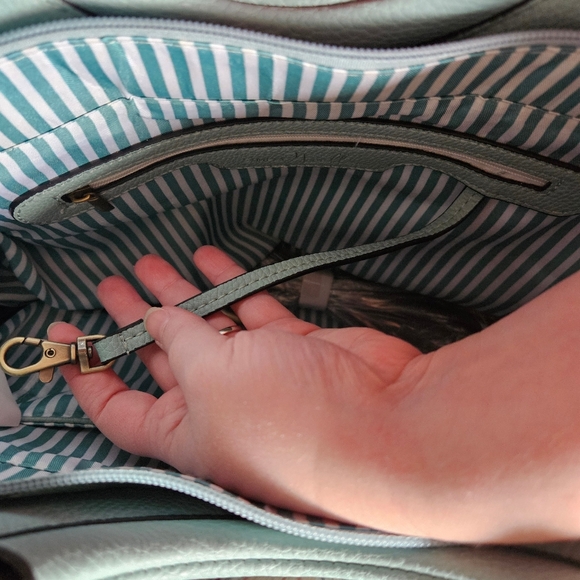 Simply Noelle Round Metal Handle Purse - Picture 6 of 9